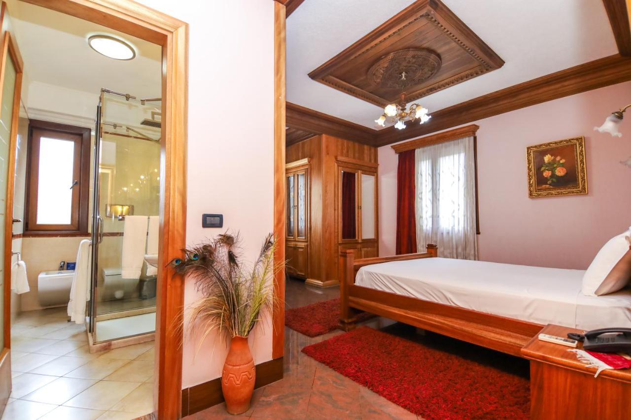 Brilant Antik Center Hotel Tirana Exterior foto